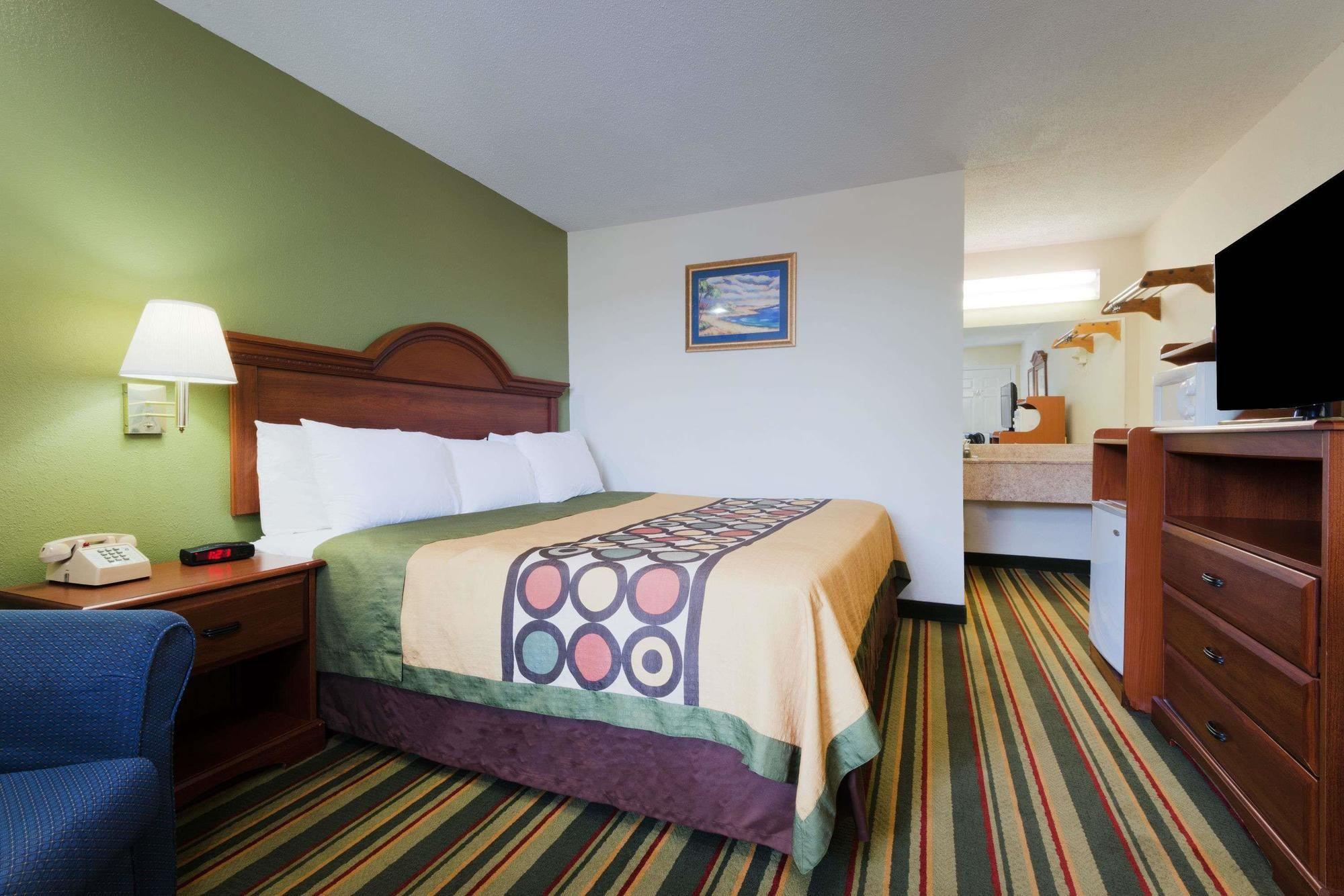 Baymont By Wyndham Troy Hotel Exterior photo