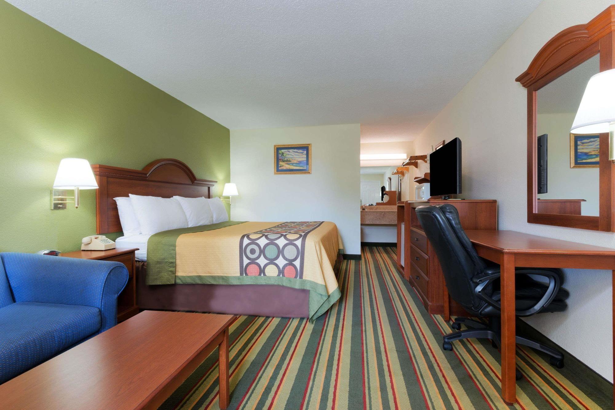 Baymont By Wyndham Troy Hotel Exterior photo