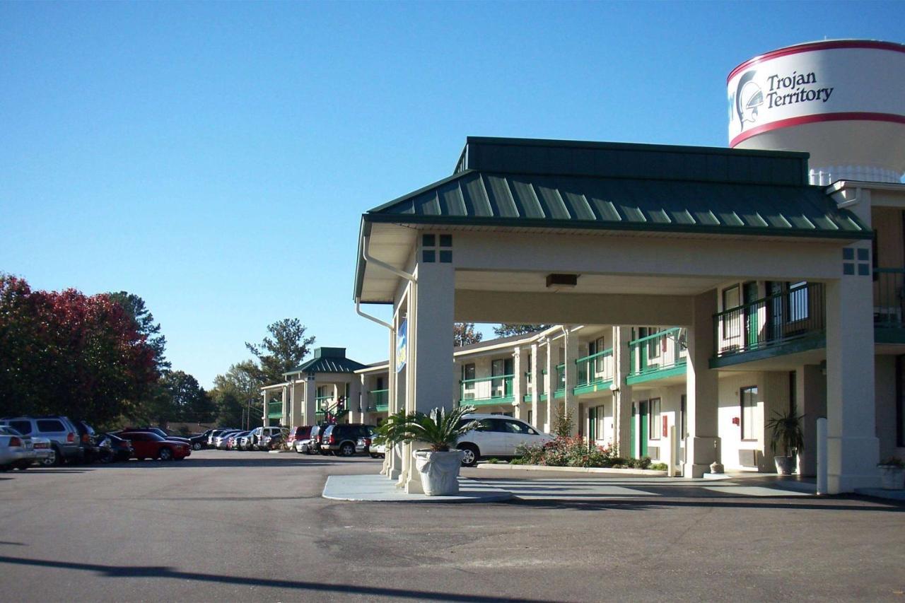 Baymont By Wyndham Troy Hotel Exterior photo