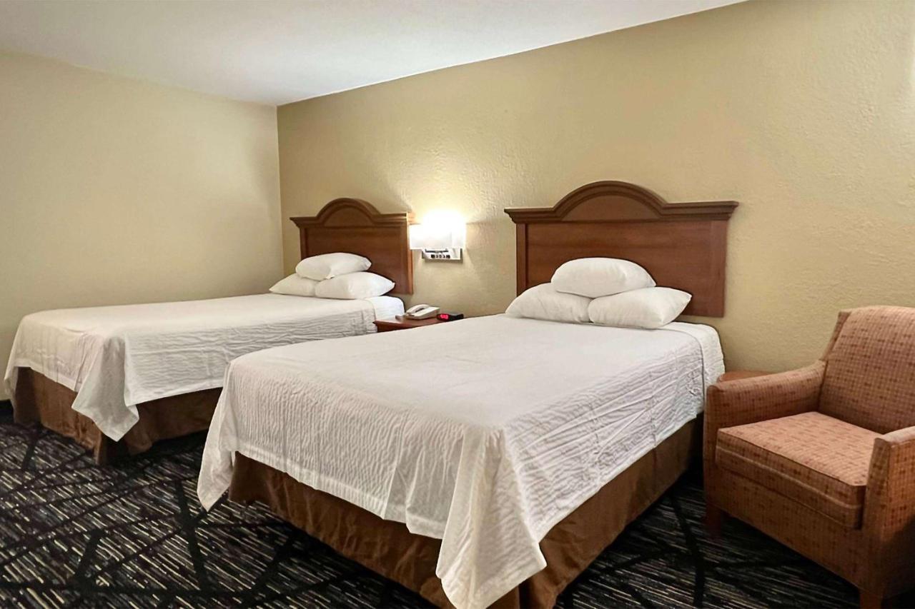 Baymont By Wyndham Troy Hotel Exterior photo