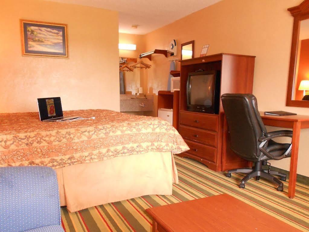 Baymont By Wyndham Troy Hotel Exterior photo