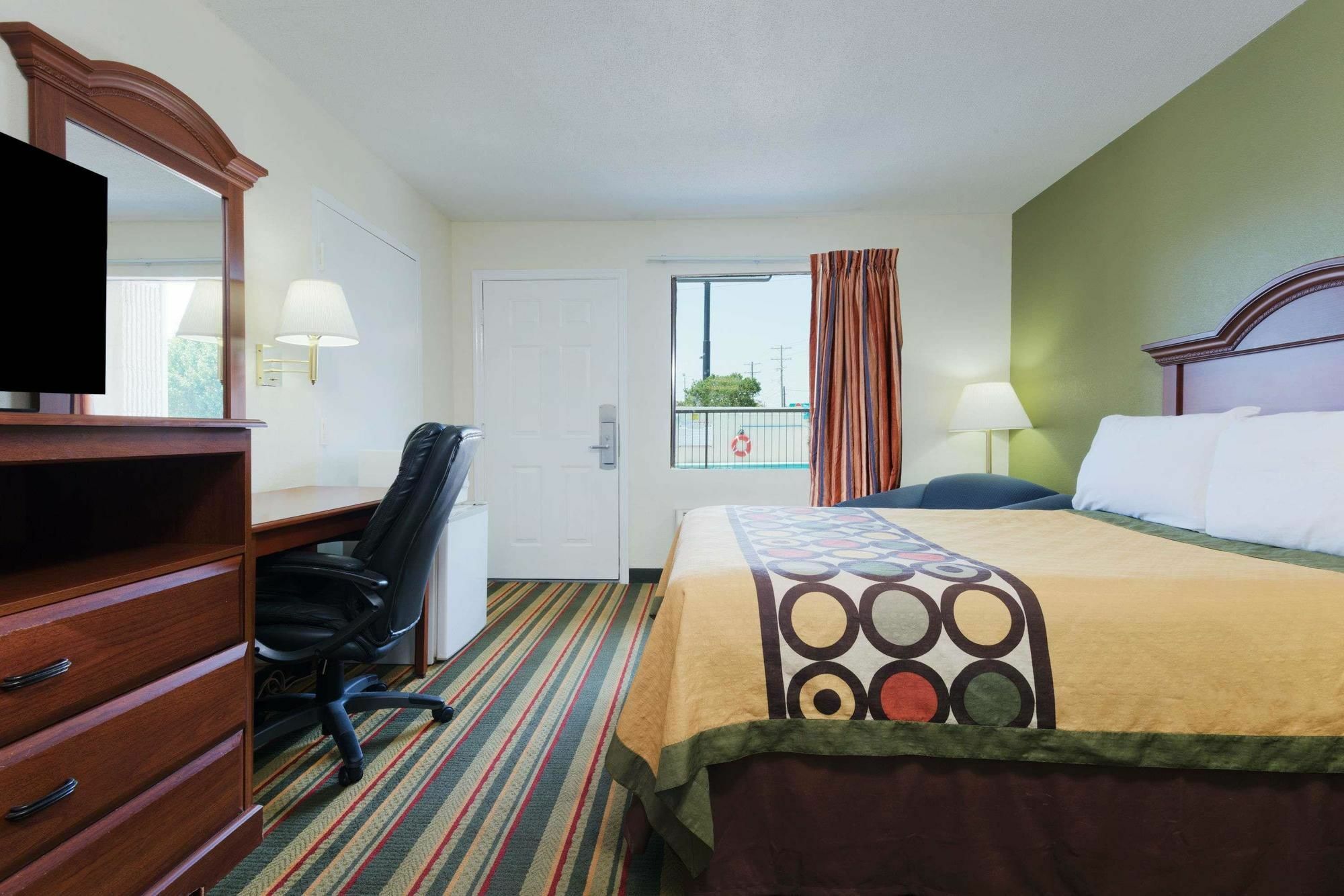 Baymont By Wyndham Troy Hotel Exterior photo
